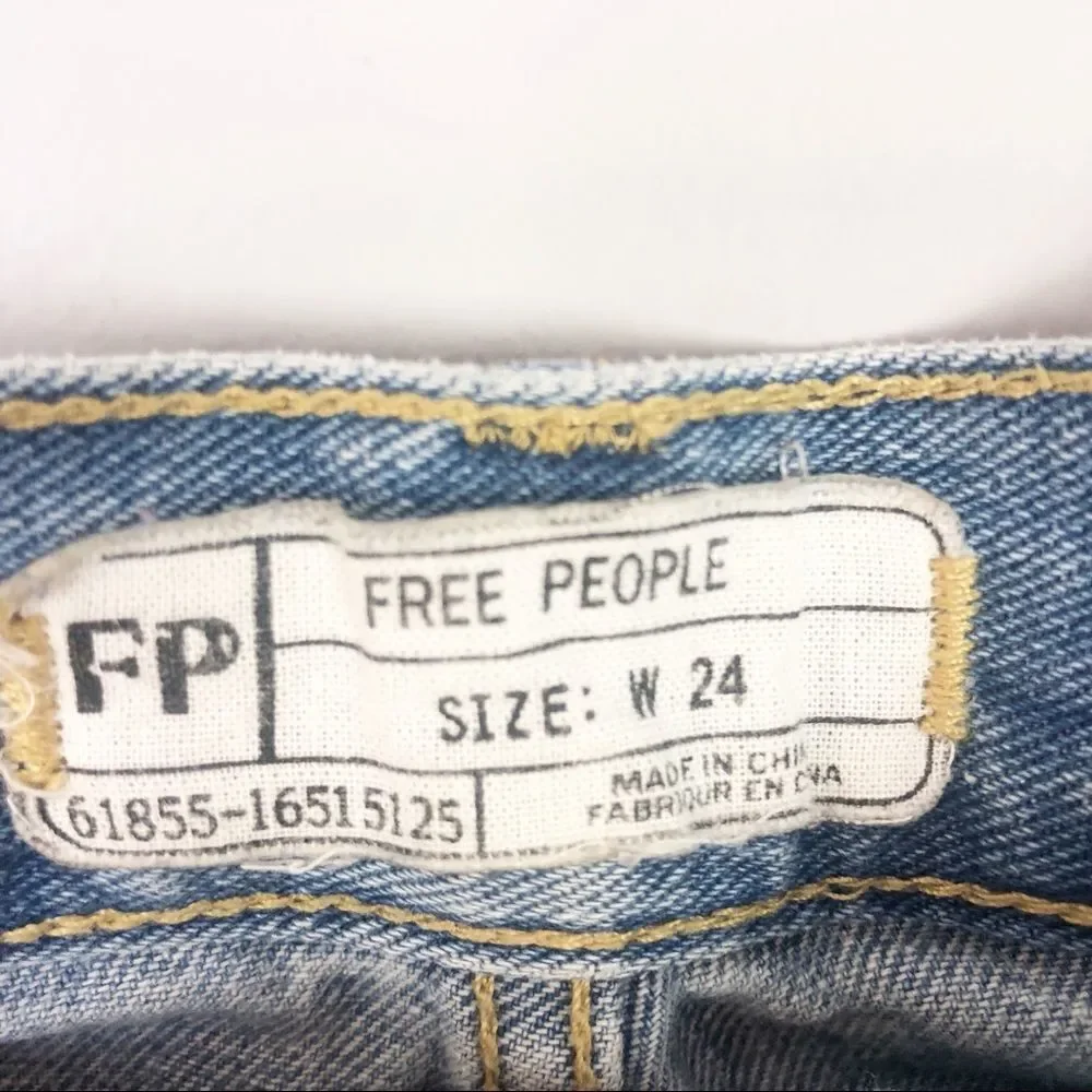 FREE PEOPLE | Distressed Denim Jean Shorts White Lace Hem Women’s Waist Size 24